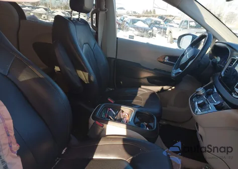 2018 Chrysler Pacifica Touring L из США, поврежденный, VIN 2C4RC1BG8JR352636